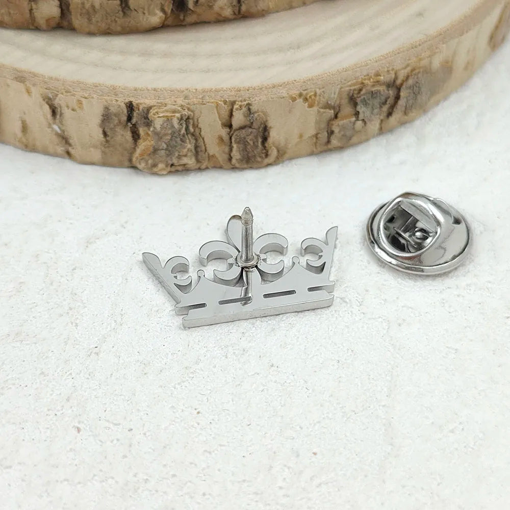 New crown gold-plated stainless steel badge, suit lapel pin, gold-plated men's brooch, business clothing matching