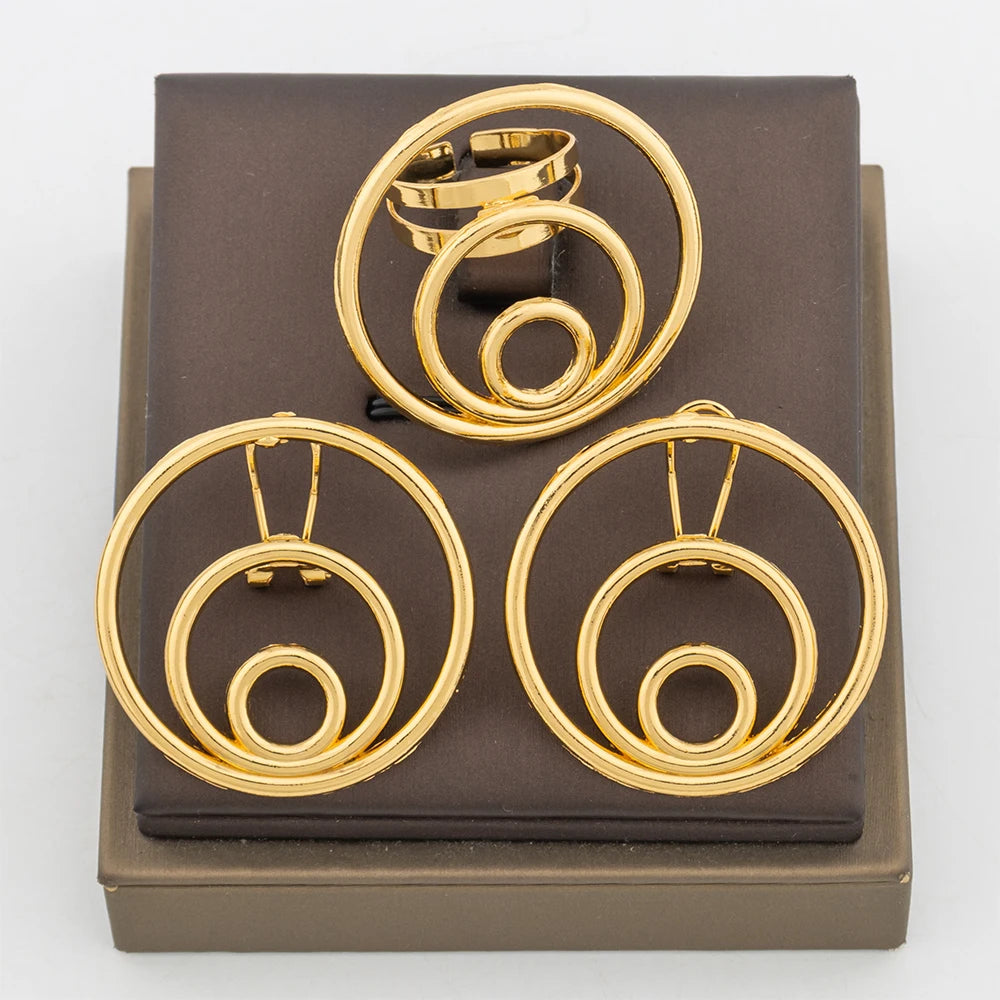 Trend Goldfarbene Ohrringe Schmuckset für Frauen Hohles Design Clip-Ohrringe mit Fingerring Alltagskleidung für Partyzubehör