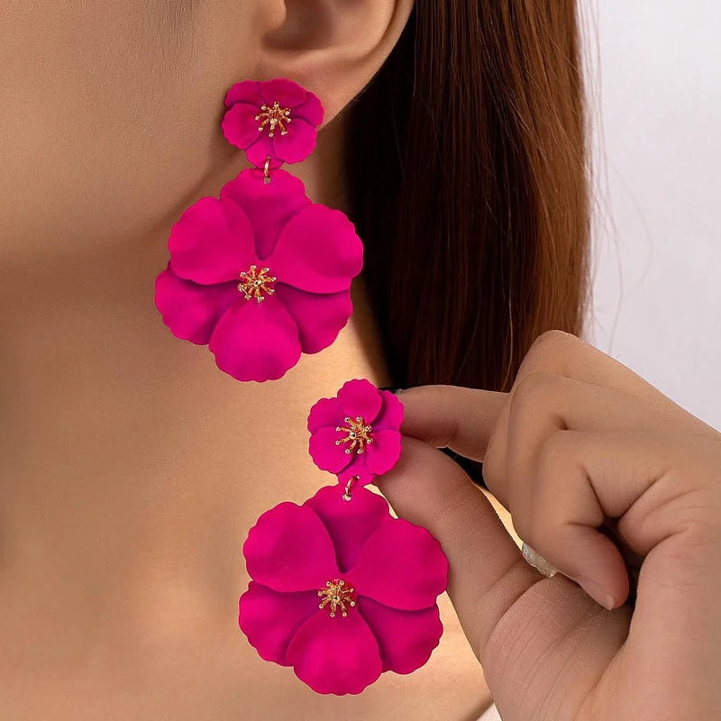 Damen Fuchsie Blumen Tropfen Ohrringe Vergoldung Weiße Fuchsie Spray Große Blume Baumelohrringe Brautohrringe für den Urlaub