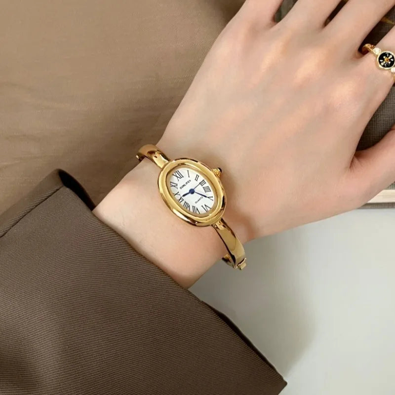 Berühmte Marke Damen Quarzuhr Mode Luxus Gold Armbanduhr Geschenk Damen römische Zifferblatt Armbanduhr Dropshipping Uhr