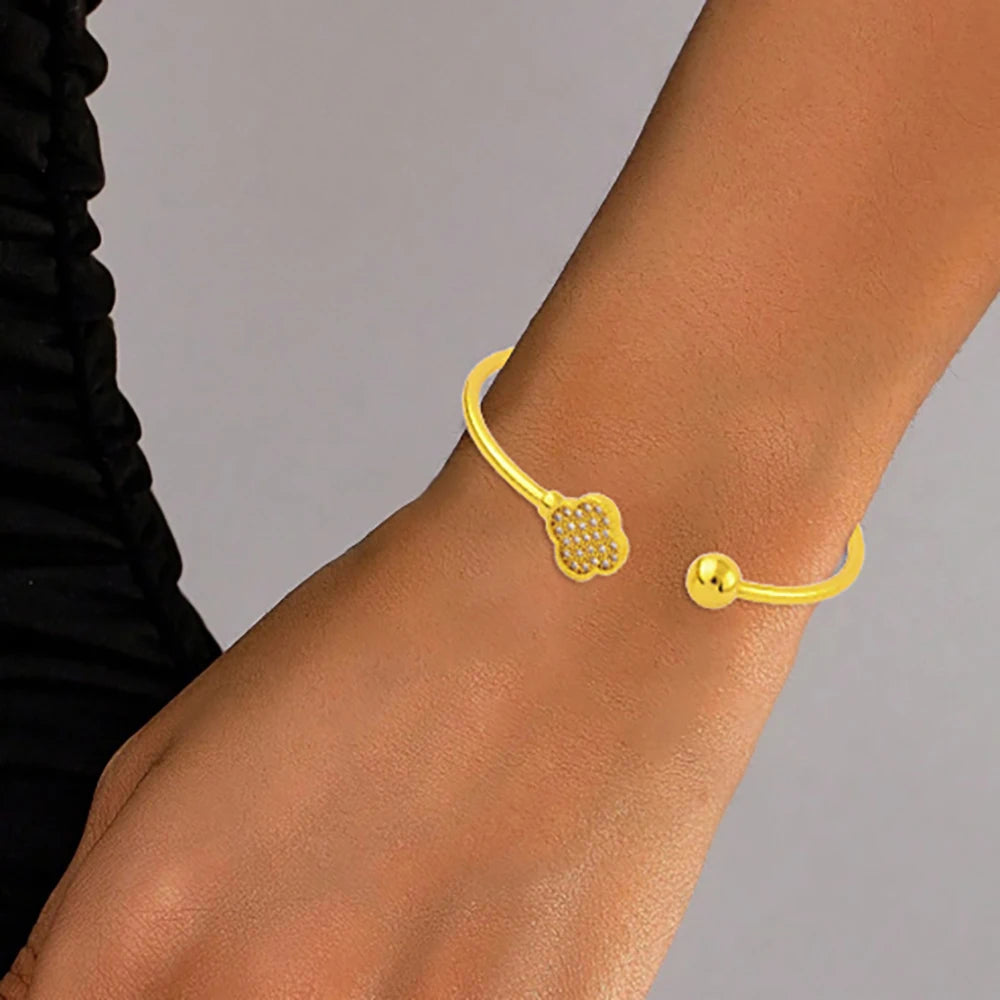 Neues Design Klassischer Luxus Edelstahl glänzend Zirkon Kleeblatt Armbänder Elegantes Temperament für Damen Alltagsschmuck Geschenke