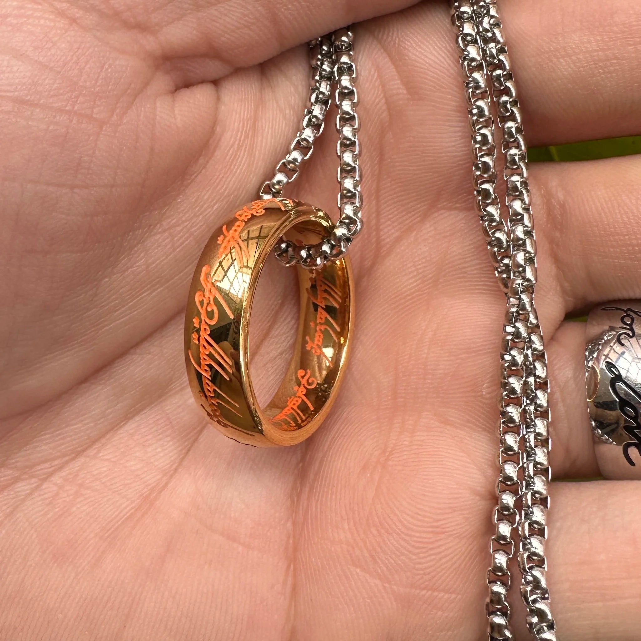 2024 Neuer Trendiger Einfacher 3D Geschnitzter Glaubensring Edelstahl Paar Farbig Plattierte Kettenringe Retro Herrenschmuck Geschenke Custom