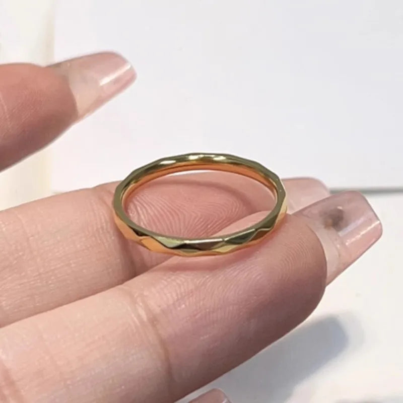 Anillo apilable fino de 2 mm de acero inoxidable, alianza de boda multifacética para mujer y niña, talla 5-10
