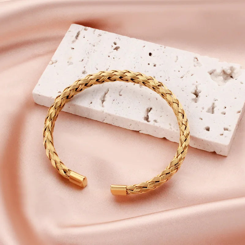 1 Stück Titan-Stahl-Armreif, geflochten, trendiger und minimalistischer Stil, Stahldraht geflochten, verstellbares C-förmiges Armband