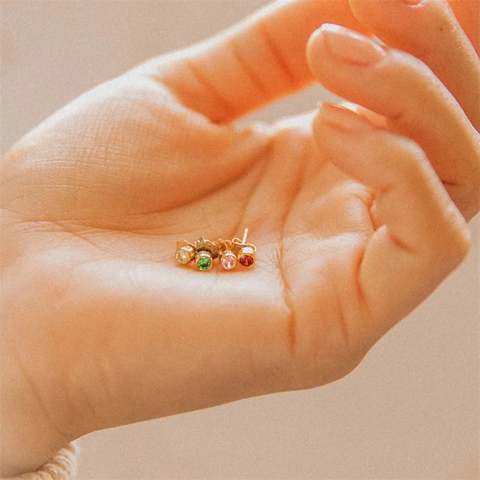 316 Acero inoxidable Piedra de nacimiento Aretes para perforar, color dorado, cierre a presión, perforación segura para bebés y mujeres, regalo de joyería
