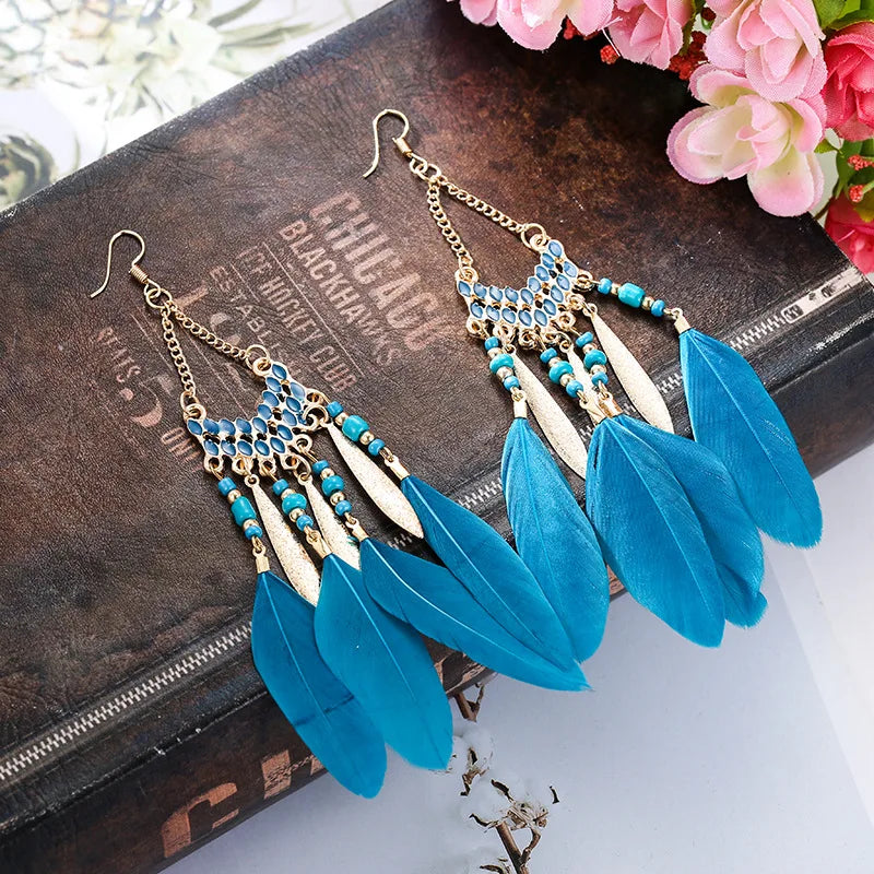 Neue ethnische Feder-Hängeohrringe für Frauen, böhmische lange Quasten-Perlen-Ohrringe, Mode-Party-Schmuck-Accessoires für Mädchen