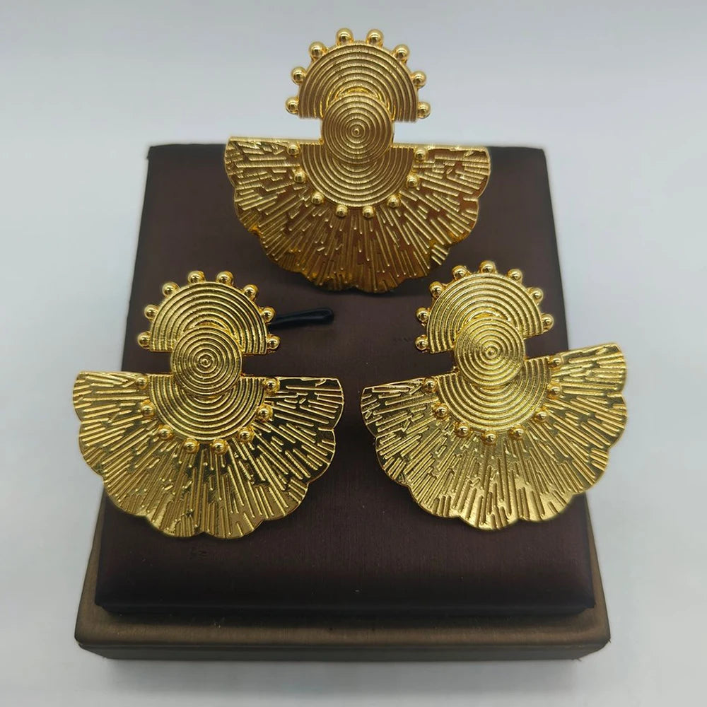 Brasilianisches goldenes Farb-Ohrring-Ring-Schmuckset für Partyhochzeiten Braut-Clip-Ohrringe und Fingerring 2-teiliges Set Schmuckzubehör