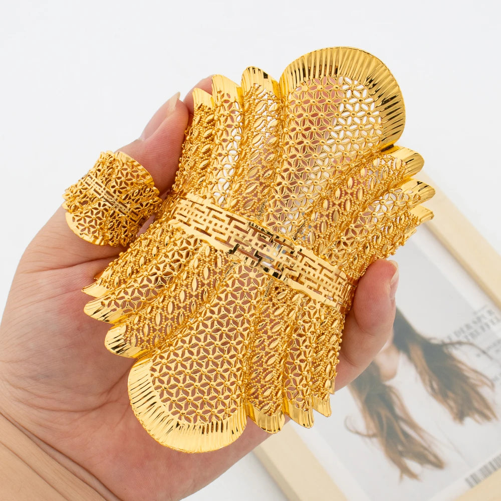 Extravagantes Armband mit Ring-Set für Dubai, 18 Karat vergoldetes Design, Manschettenarmreif und Fingerring-Set für Verlobungsfeier-Schmuck