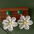 Obega White Flower Charm Square Metall Grüne Epoxy Tropfen Ohrringe Für Frauen Böhmische Romantische Kamelienblumen Hängeohrringe Luxus