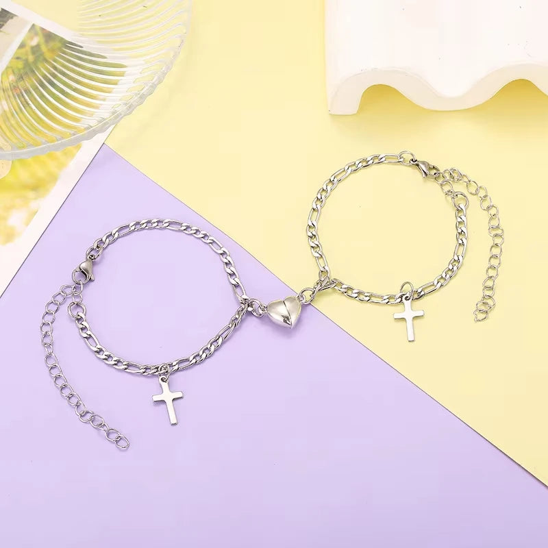 2Pcs/Set Magnetische Paar-Armbänder Herz-Anziehungsarmband Edelstahl-Anhänger Einfache Kubanische Ketten Schlüssel-Schloss-Schmuck Geschenke