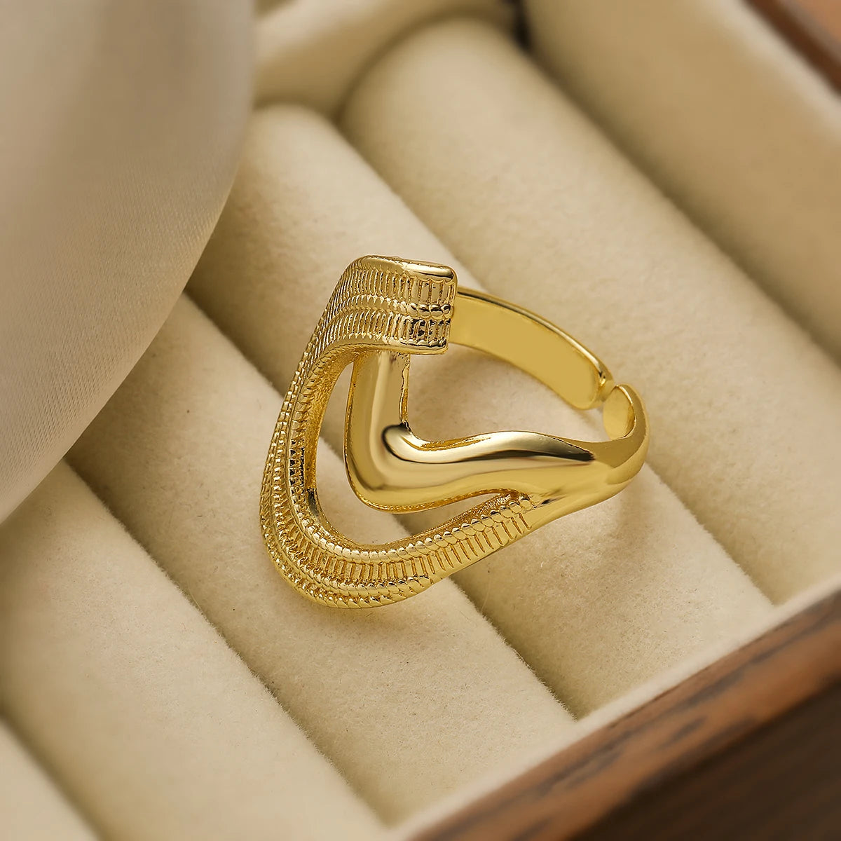 NEWBUY Luxus AAA Zirkonia Inlay Kupfer Hochzeitsschmuck Goldfarbe Statement Geometrische Form Offene Designringe Für Frauen