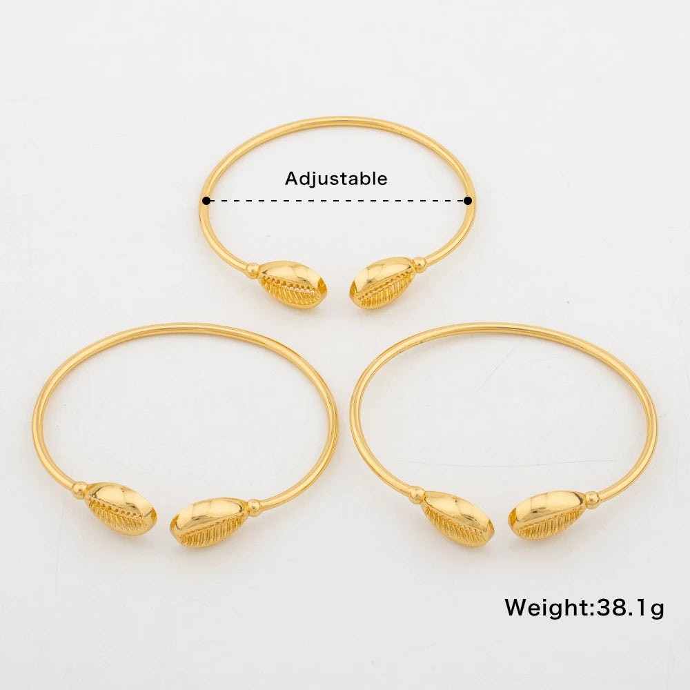 Goldfarbenes Manschettenarmreif-Set für afrikanische Frauen Exquisiter Charm-Armreif Neues Design Handarmband Schmuck-Set Accessoires Großhandel