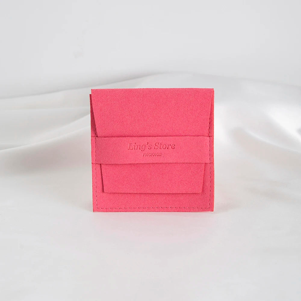 50/100 Stück schicke individuelle Logo Schmuck Microfaser Streifen Tasche Rose Beige Rosa Umschlag Samt Ring Ohrring Anhänger Halskette Ohrstecker Beutel