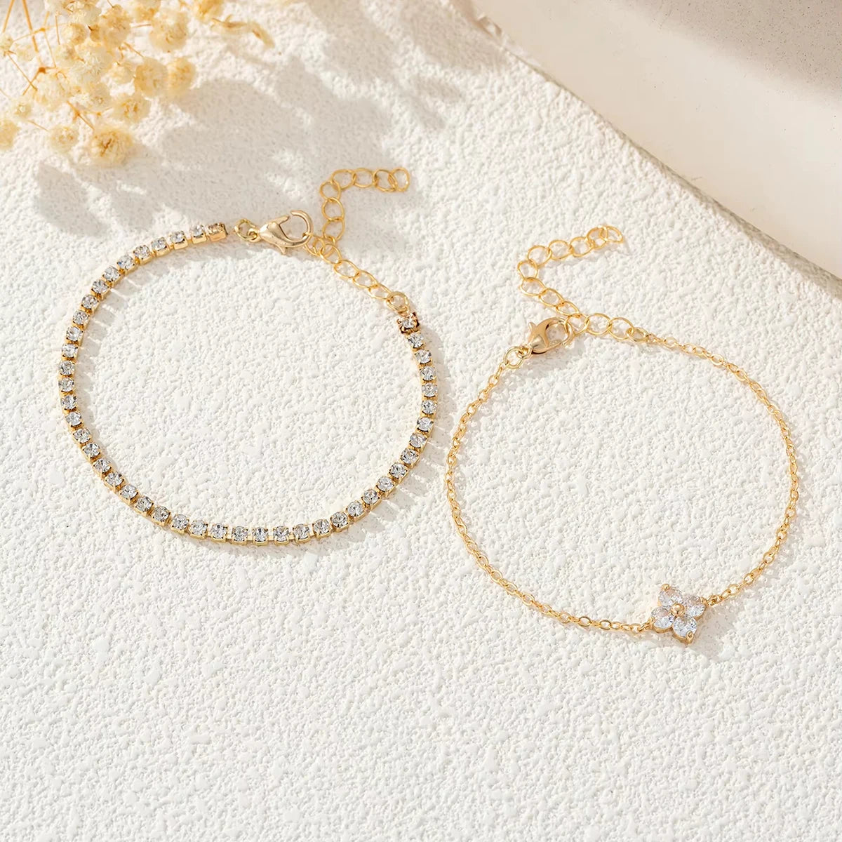 2 Stück einfache Zirkonia Blume Wasserkette Damen Armband Set Täglich Minimalistisch Silberfarben Armband Party Modeschmuck