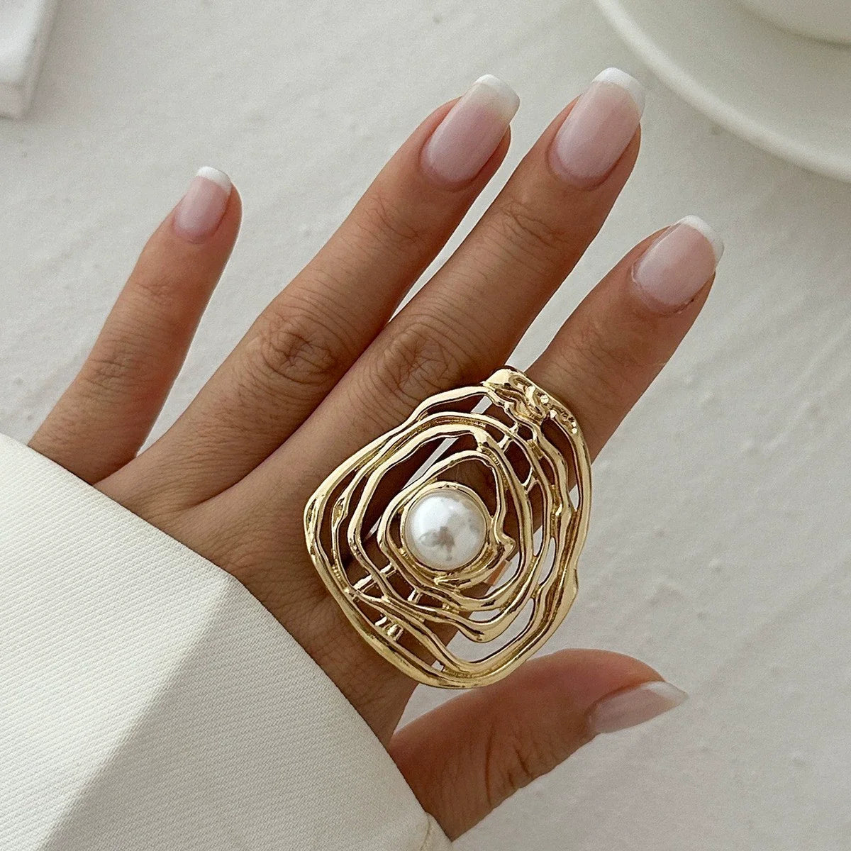 4 Stück übertriebenes Ring-Set in Goldfarbe für Damen 2025 Persönlichkeit Metall Punk Party Große Blume Fingerring Schmuck Zubehör