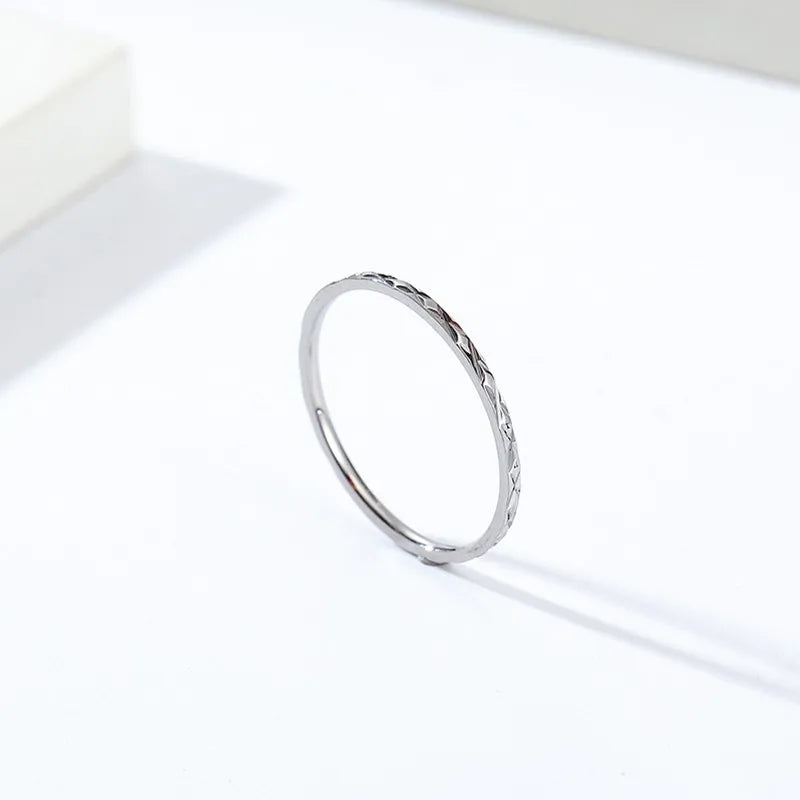 1mm Dünner stapelbarer Ring aus Edelstahl, facettierter Fingerknöchel-Midirring für Damen und Mädchen, Größe 3-10