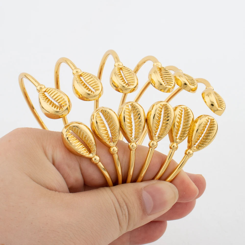 Goldfarbenes Manschettenarmreif-Set für afrikanische Frauen Exquisiter Charm-Armreif Neues Design Handarmband Schmuck-Set Accessoires Großhandel
