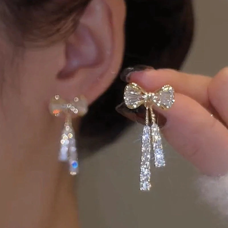 Pendientes de tuerca con lazo brillante color dorado para mujer, aretes colgantes con lazo de diamantes de imitación exquisitos y delicados, regalo para amigas