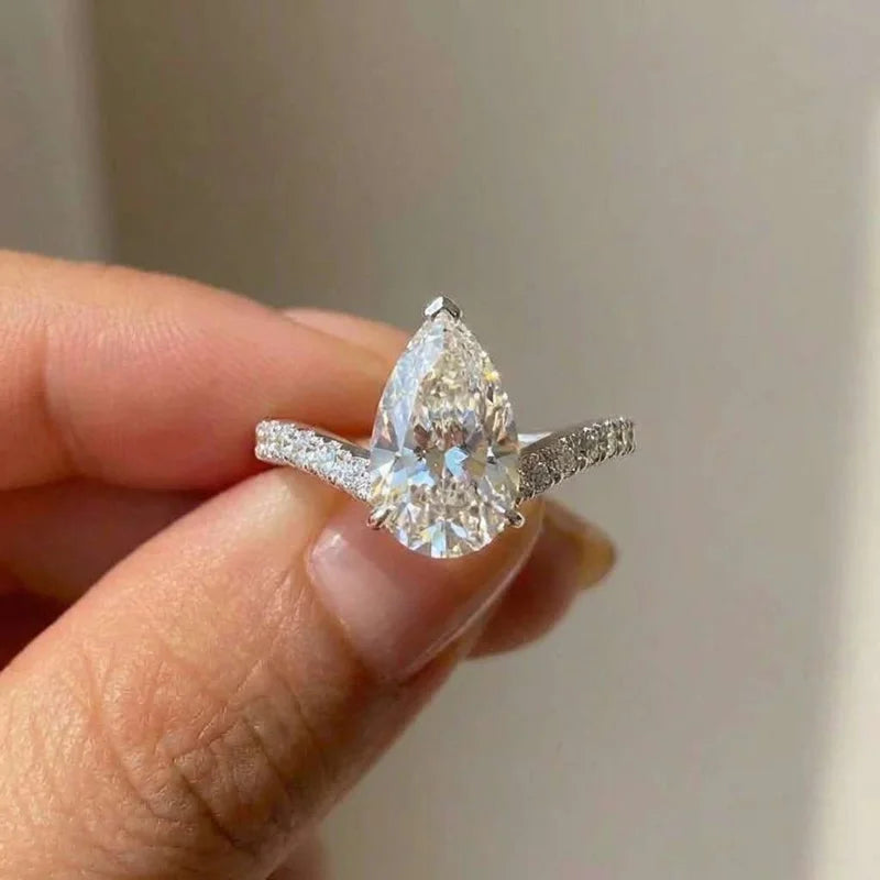 925 Sterling Silber Neuer leichter Luxus Wassertropfen Würfel Zirkonia Ring Verlobung Personalisiertes Mode Kristall Party Schmuck Geschenk