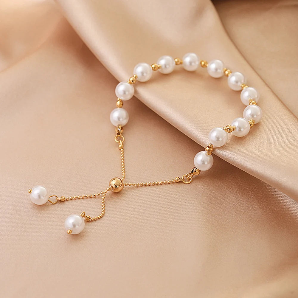 Elegantes Perlenarmband Barocke Kunstperle Damen Armband Armreifen Damen Mode Charmanhänger Schmuck für Geburtstagsgeschenke