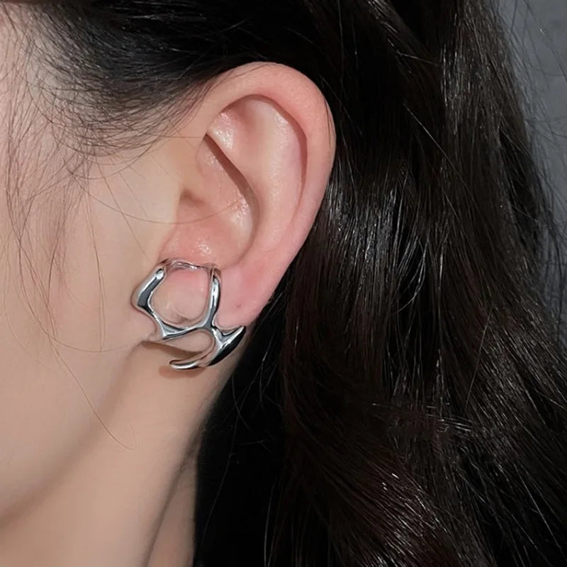 Y2K Unregelmäßige Flüssige Ohrringe für Damen Silberfarben Hip-Hop Punk Mode Geometrischer Ohrclip Mädchen 2024 Trendiger Party Schmuck