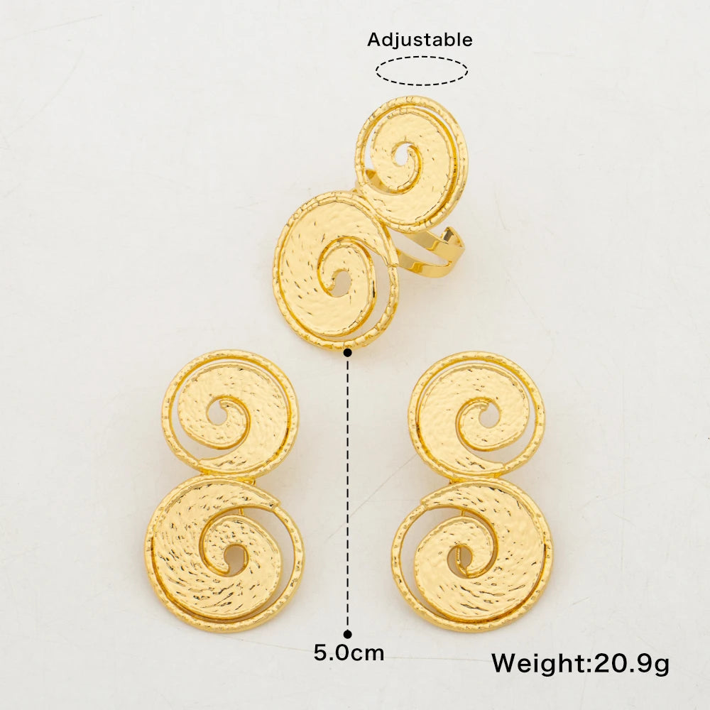 Dubai Goldfarbene Ohrringe und Ring-Set für Damen, Hochzeiten, ausgehöhlte Clip-Ohrringe und Fingerring-Set für den nigerianischen Alltag
