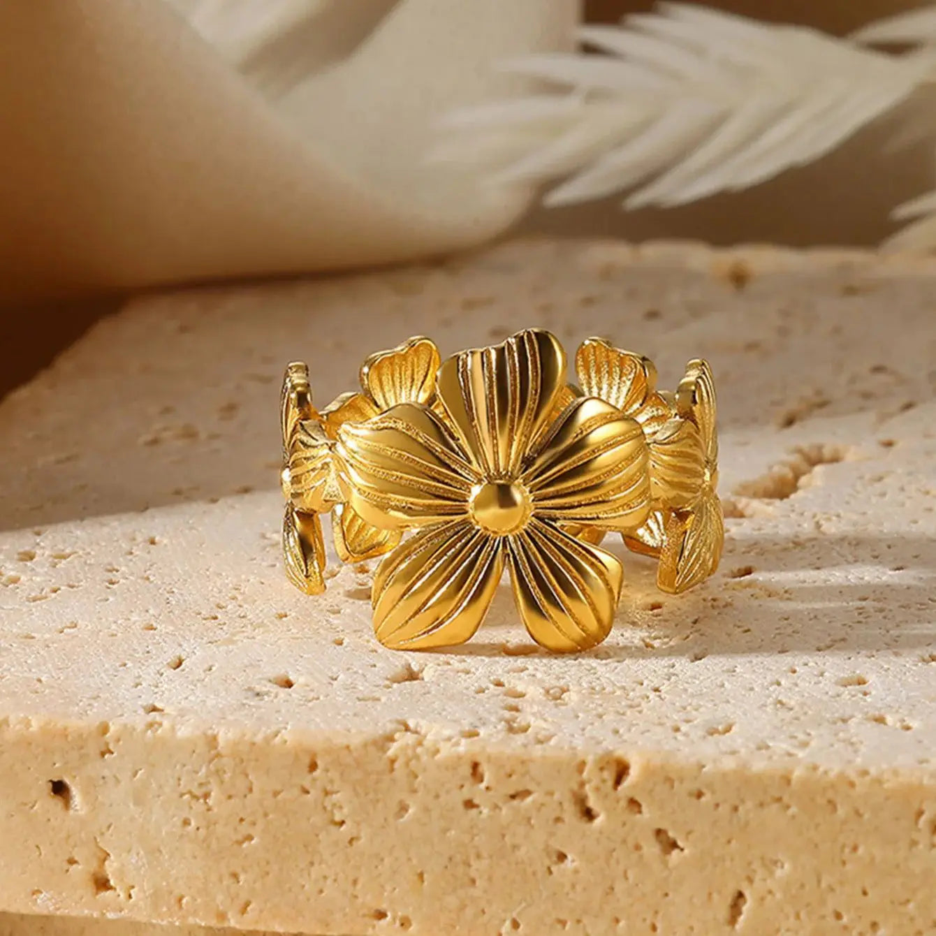 Einzigartiges Design Blumenringe für Frauen Geometrischer Edelstahl Blumenöffnung Ring Goldfarbener Schmuck Geschenk Anillos