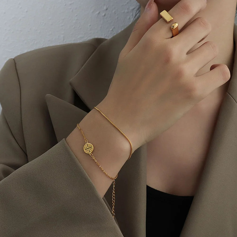 Modische Edelstahl-Schlangenketten-Armbänder für Damen Goldfarbene Armbänder Charm Sommer 2022 Schmucktrends Großhandel