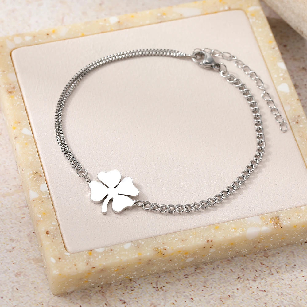 Edelstahl-Armbänder Klassische Glücksklee-Anhänger Hip-Hop-Armband für Damen Schmuck Nicht verblassend Hochwertiger Alltagsschmuck