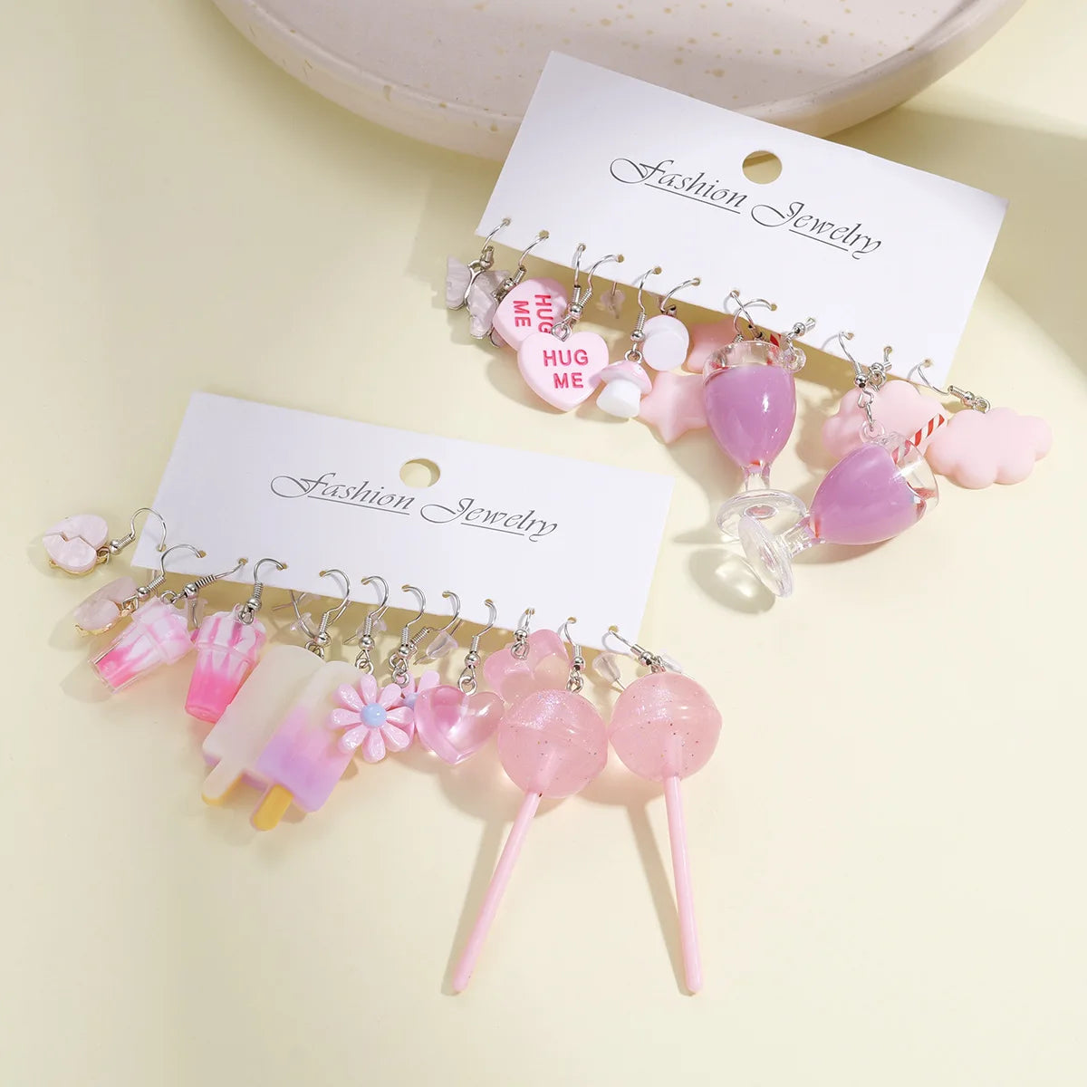 Neues Mode-Set mit niedlichen Cartoon-Ohrringen in Pink, farbenfrohe Dopamin-Acryl-Ohrringe für Damen und Mädchen, neues trendiges Schmuck-Accessoire-Geschenk