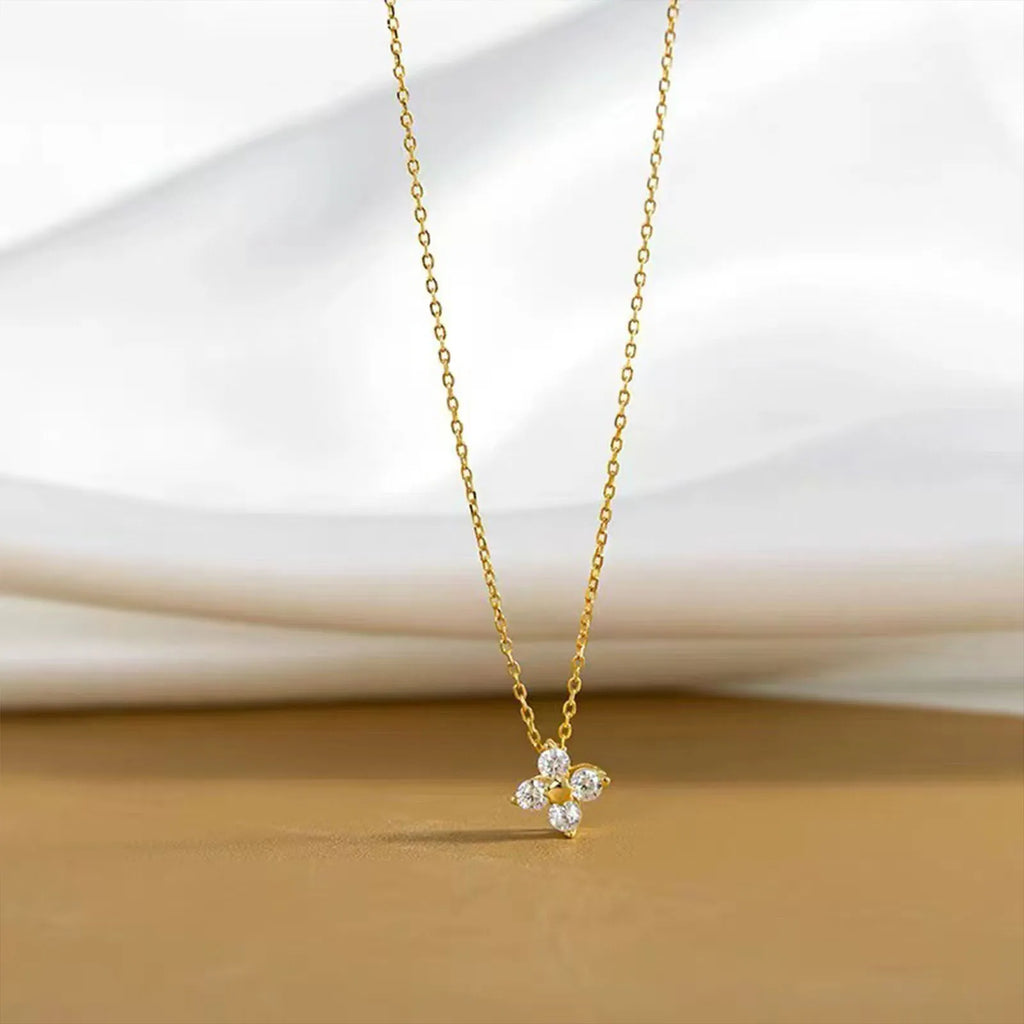 Collar Pequeño de Trébol de Cuatro Hojas de Plata S925 para Mujer, Cadena de Clavícula, Diseño Lujoso y Minimalista con Sensación de Alta Gama