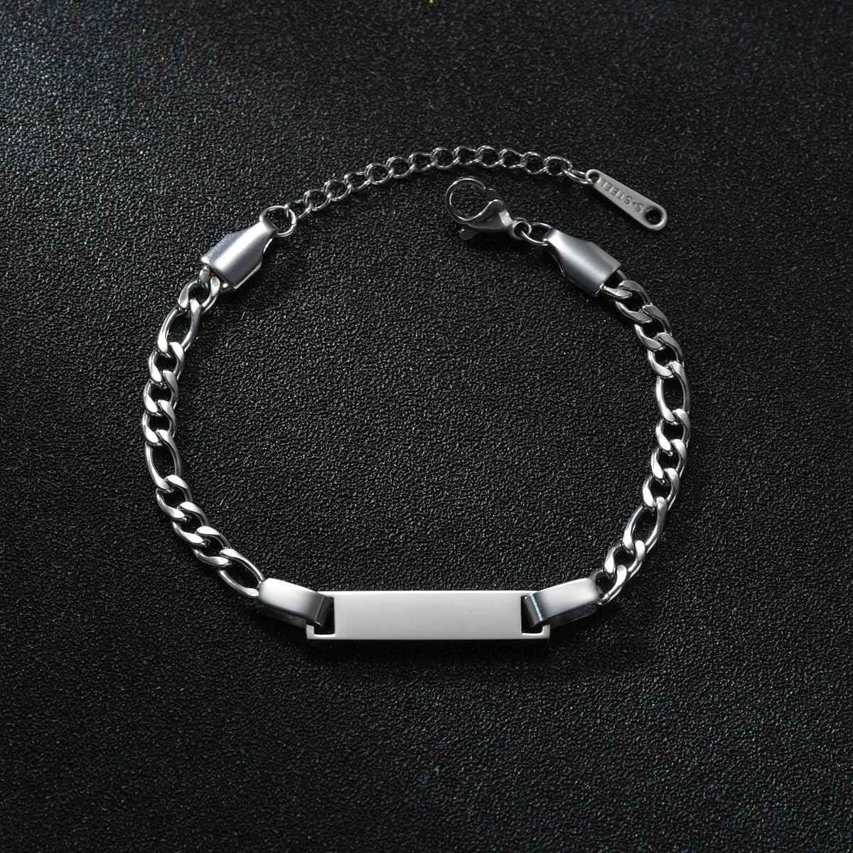 Akizoom Punk Gravur Name Personalisierte Armbänder Goldfarbe Edelstahl Dicke Handkette Individuelles Paar Herren Damen Schmuck Geschenk