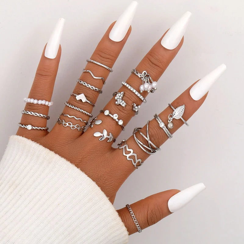 58-teiliges Set Goldfarbene Ringe für Damen und Herren Vintage Hohl Schmetterling Perle Herz Kristall Geometrische Ringe Trendiger Fingerschmuck