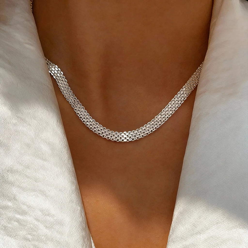 S925Plata europea y americana simple y única, collar ancho calado trenzado, cadena de clavícula de moda ins