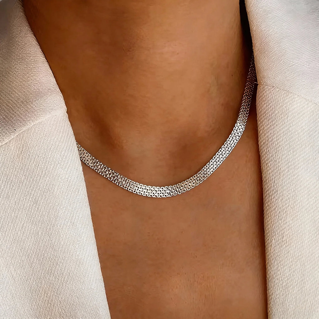 S925Plata europea y americana simple y única, collar ancho calado trenzado, cadena de clavícula de moda ins