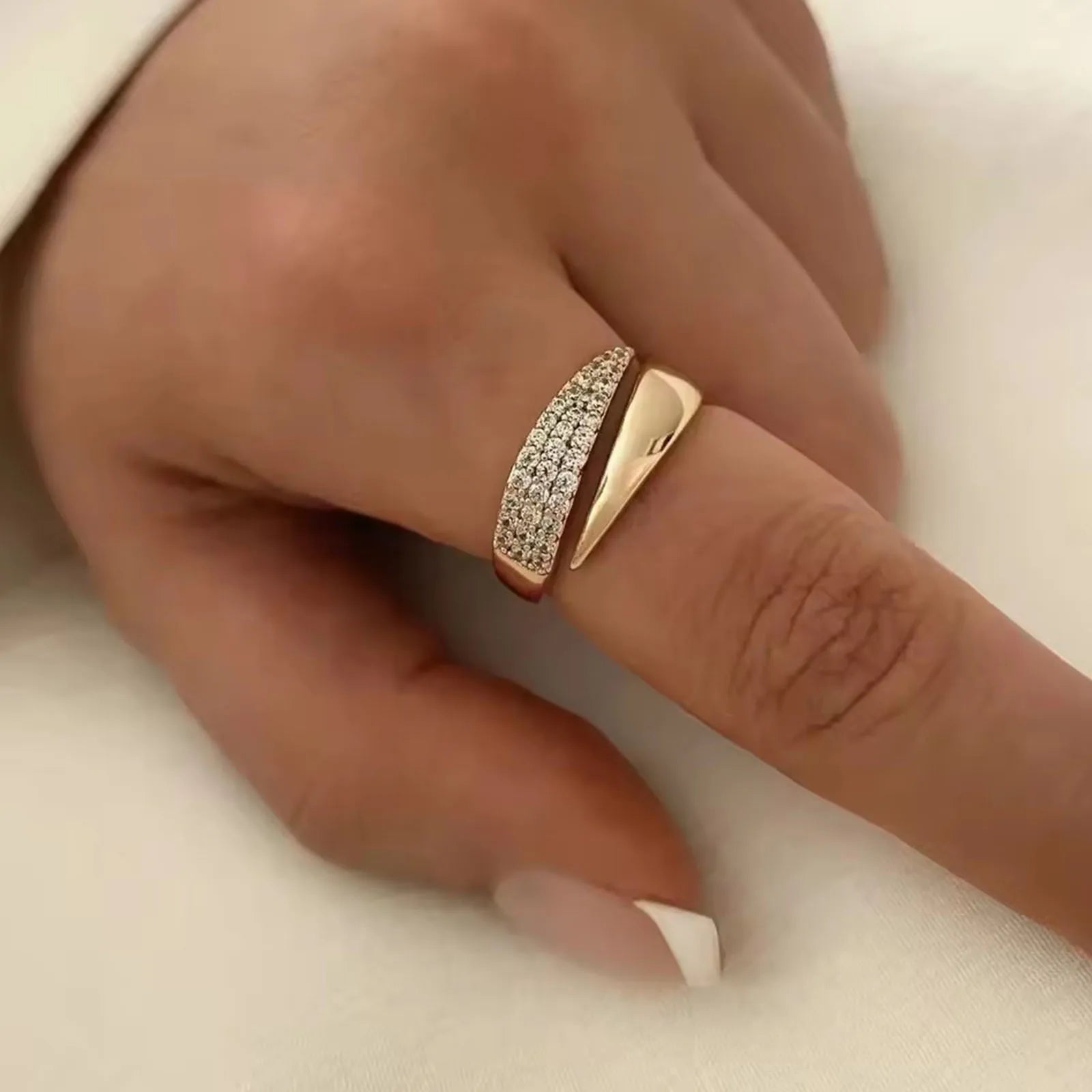 Anillos de Sol Chapados en Oro de 18K para Mujer, con Piedra Natural Incrustada en Anillo con Textura de Metal Hueco, Joyería de Moda