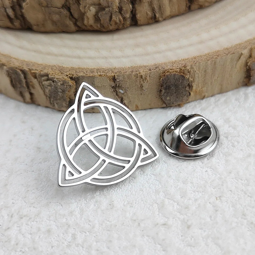 New round Celtic knot men's lapel pin, stainless steel gold-plated badge, black brooch for suit accessories, gift for father