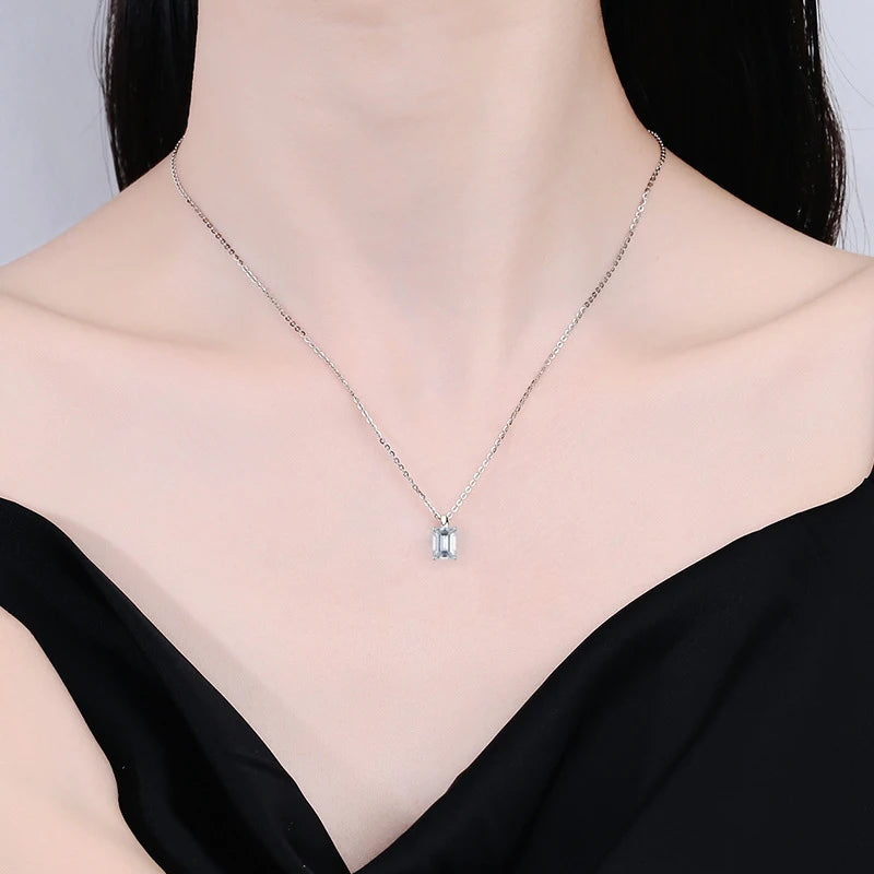 NeeTim 1ct 2ct 3ct 4ct Colgante de moissanita talla esmeralda para mujer, plata S925 con cadena de collar chapada en oro blanco