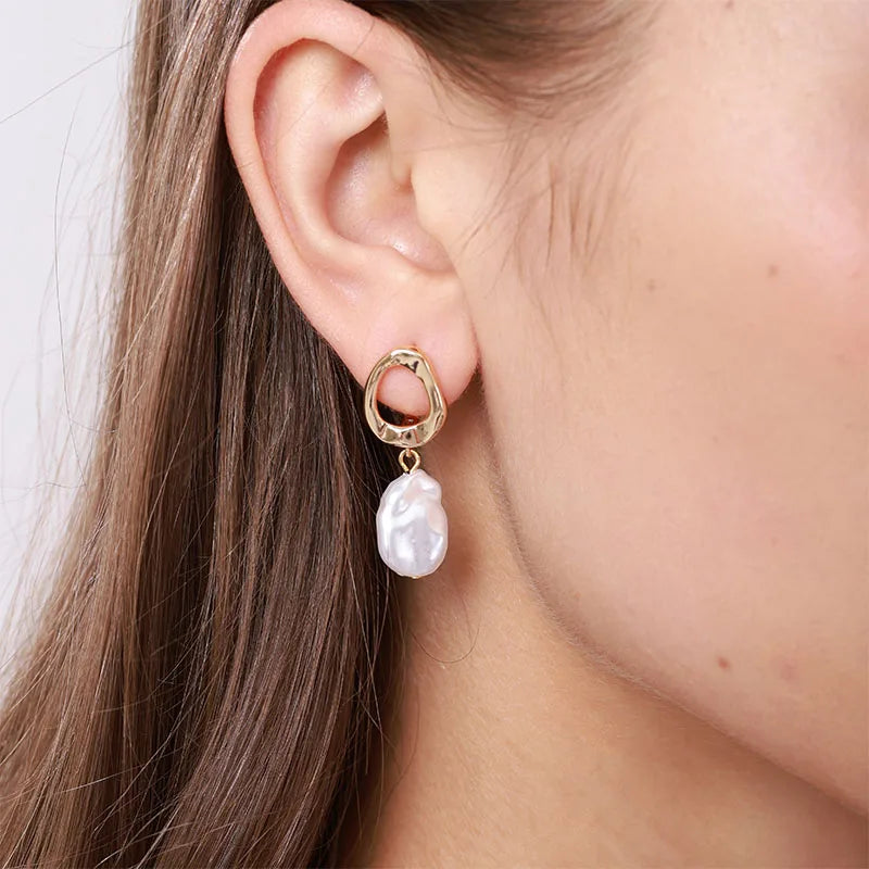 Pendientes de Perlas Irregulares para Mujer de Acero Inoxidable con Perla Redonda y Clip Circular para la Oreja, Regalo de Joyería para Mujer, Accesorios.