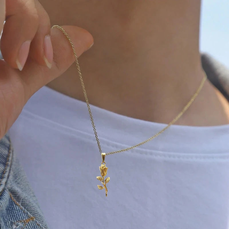 Nuevo Collar Colgante de Rosa Bañado en Oro, Cadena de Clavícula Simple Vintage, Collar de Acero Inoxidable para Hombres y Mujeres, Regalos de Joyería
