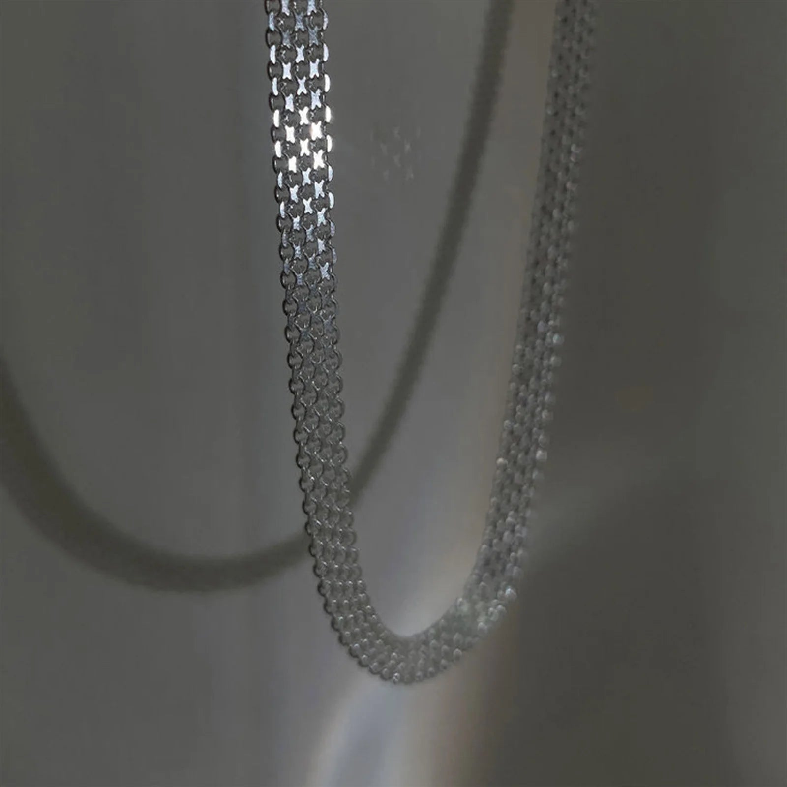 S925Plata europea y americana simple y única, collar ancho calado trenzado, cadena de clavícula de moda ins