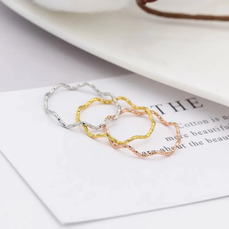 1 mm dünner Wellen-Design-Ring aus Edelstahl, Ehering für Damen und Mädchen, Größe 5-10
