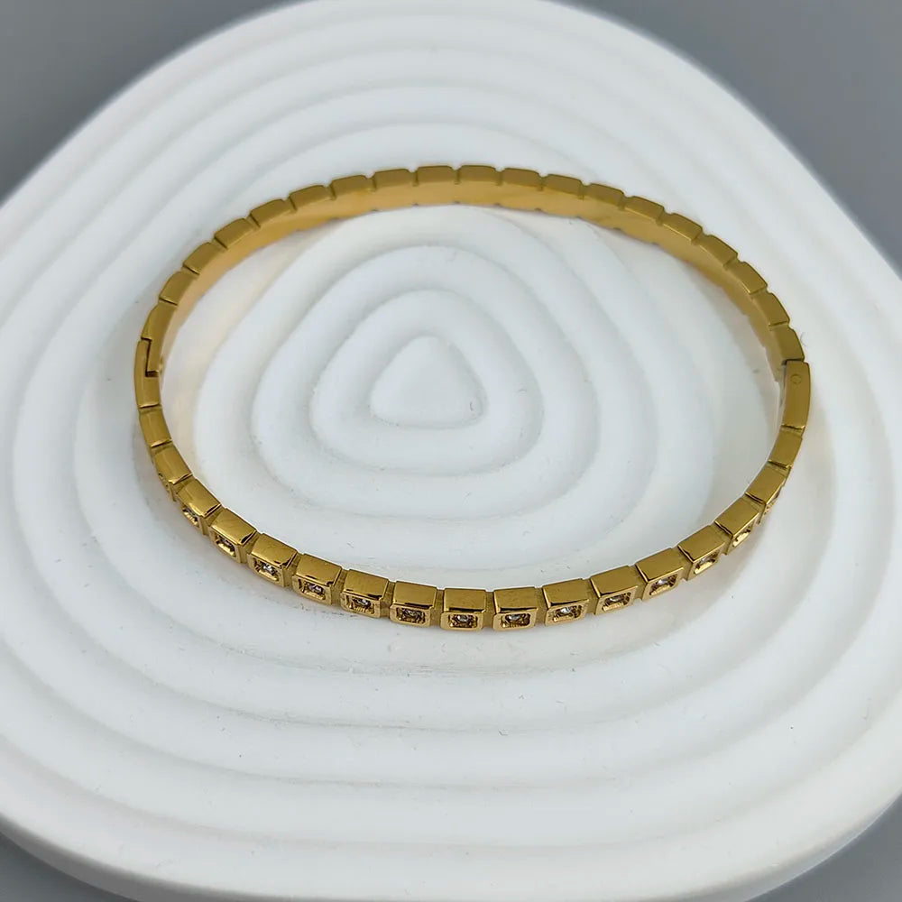 Klassisches quadratisches Zirkon-Armband aus vergoldetem Edelstahl 18K, hochwertiges wasserdichtes Partnerarmband, Ehefrau-Geschenk