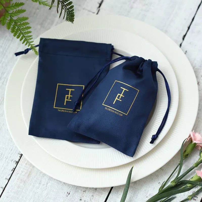 50/100 Stück personalisierte Schmuck-Kordelzug-Flanelltasche Ring Ohrringe Armband Parfüm Schlüsselanhänger Kosmetikverpackung Samtbeutel