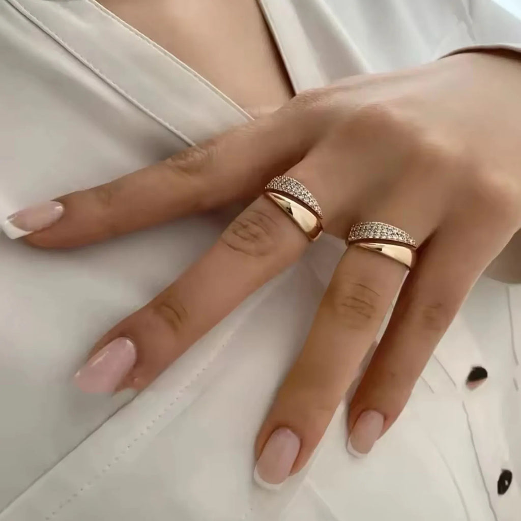18 Karat vergoldete Sonnenringe für Damen, Naturstein eingelegt in hohlem Metallstruktur-Ring, Trendiger Schmuck