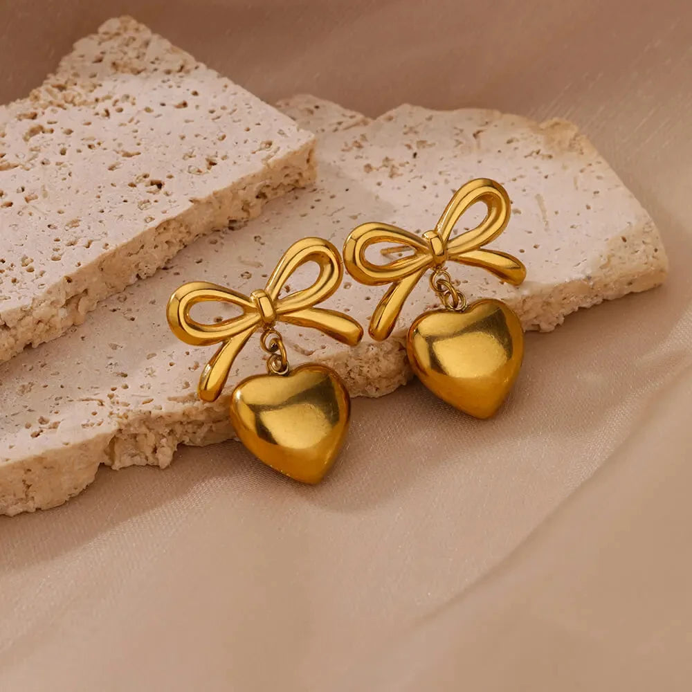 Niedliche Schleifen-Herz-Ohrringe für Damen, Edelstahl, goldfarben, Herzstecker, 2024 Trend, Piercing-Schmuck, Hochzeitsfeier-Geschenk