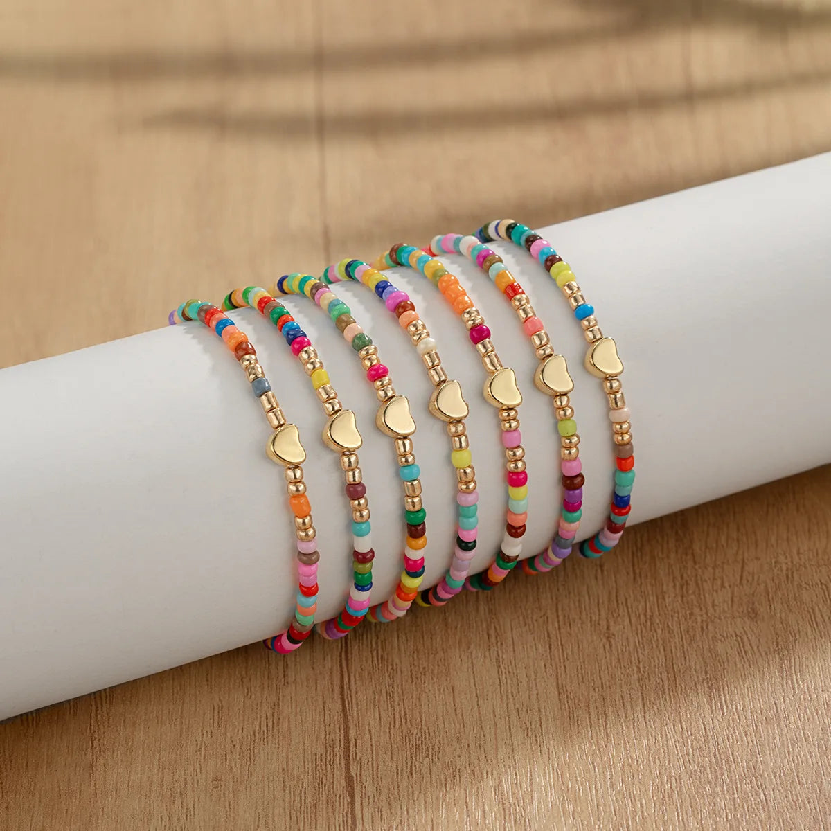 7-teiliges Armband-Set aus bunten Reisperlen für Damen, modisches Armband mit Herzanhänger, elastische Perlenkette, Damen, trendiger Schmuck, Geschenk