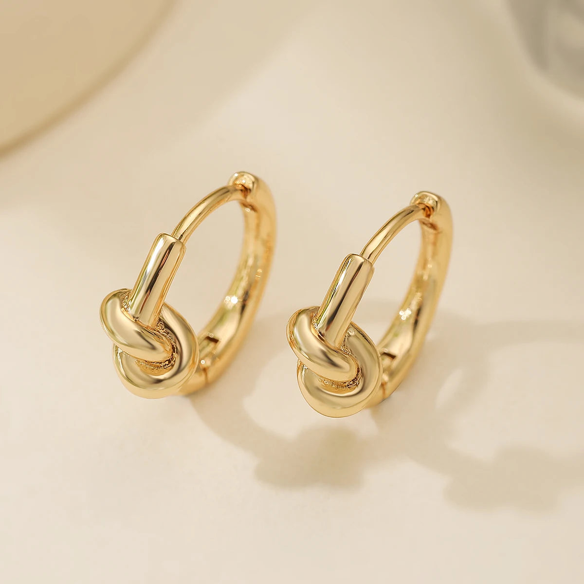 NEWBUY Einfaches Design Silber/Gold Farbe Knotenform Süße Creolen Für Frauen Minimalistischer Metallstil Schmuck Weiblich