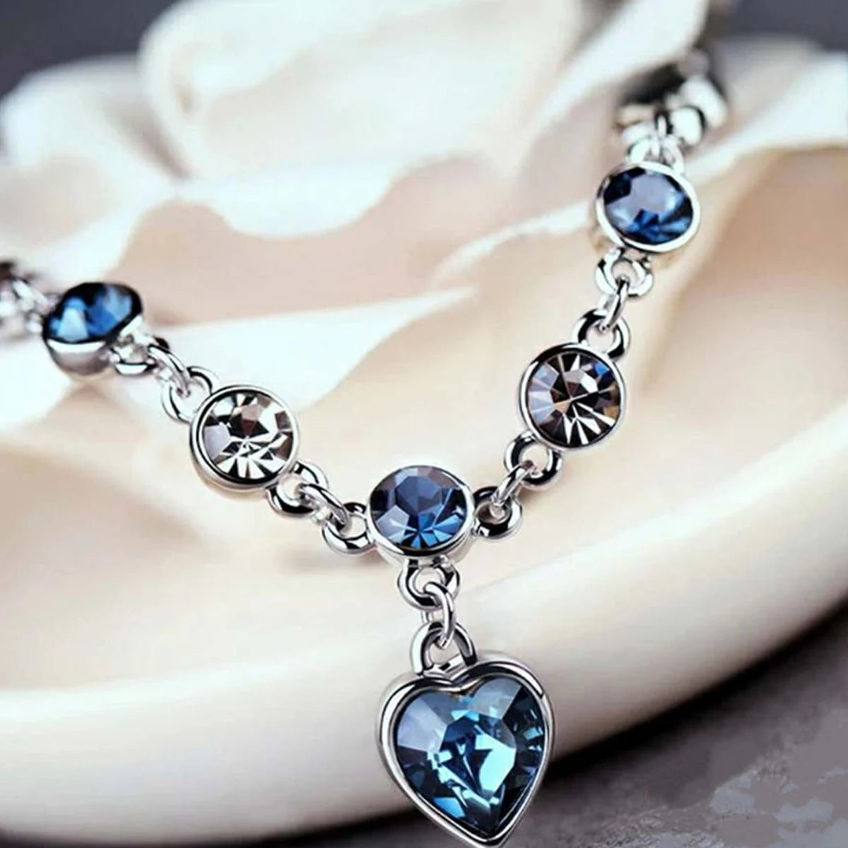 Frauen Silberfarbe Glücksarmband Weiblich Blauer Kristall Herz Anhänger Pulseras Armband Braut Hochzeit Verlobung Feiner Schmuck Geschenk