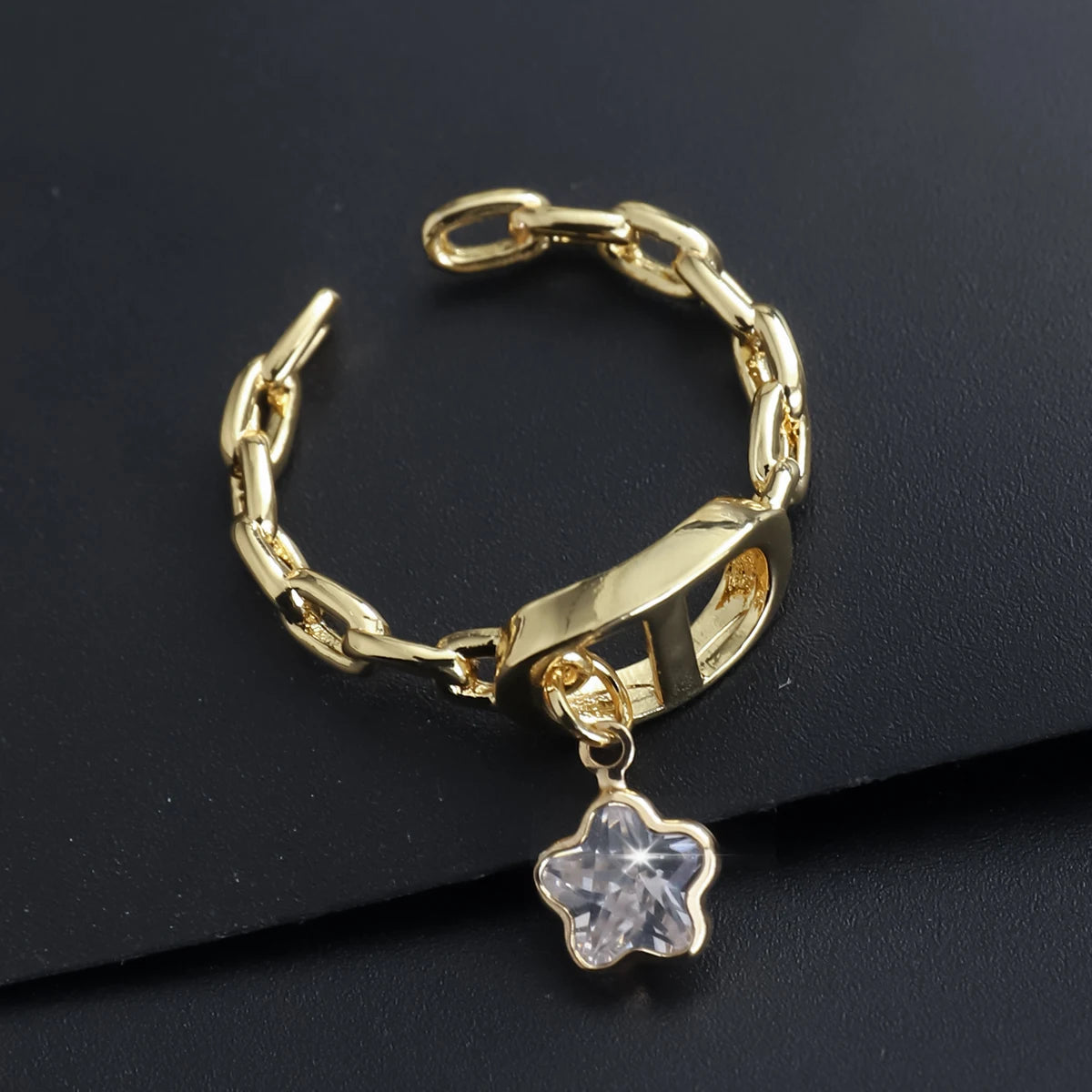 Modischer Sternen-Vollbohrer-Kettenanhänger-Ring für Frauen Vielseitiges Luxus-Design Ringfinger-Accessoire Kupfermaterial
